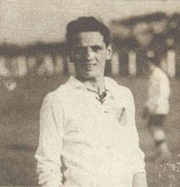 El italiano fue llamado a dirigir la selección chilena cuando jugaba por Audax Italiano. Tomó el mando de Chile en el Sudamericano de 1926, en donde consiguió el tercer lugar. Además, fue el primer europeo a cargo de una selección chilena; y, después, en 1927, fue el primer futbolista extranjero en vestir la camiseta de Colo Colo. 