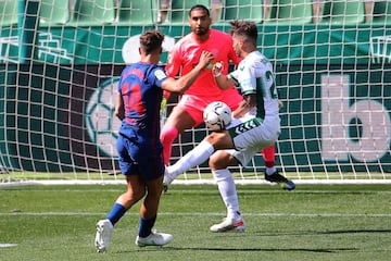 Marcos Llorente marca el 0-1 al Elche. 