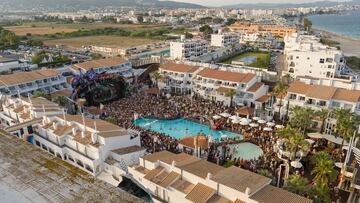 Varias personas bailan durante la fiesta ‘Ants’ de la discoteca Ushuaia Ibiza, a 18 de junio de 2022, en Ibiza, Baleares (España). Tras dos años cerrada por la pandemia, todos los sábados desde que Ushuaia Ibiza abrió su temporada 2022 el pasado abril, el club nocturno celebra la fiesta ‘Ants’, su mítico evento de tarde. Artistas de gran recorrido internacional como David Guetta o Calvin Harris participan en la temporada 2022. Esta sesión cuenta con la presencia de los djs Lineup, Andrea Oliva, Nic Fanciulli, John Summit, Mason Collective, The Menendez Brothers, Raúl Rodríguez y More TBA.
18 JUNIO 2022
Germán Lama / Europa Press
18/06/2022