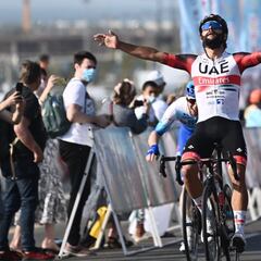 Gaviria se impone con autoridad a Cavendish y es el primer líder