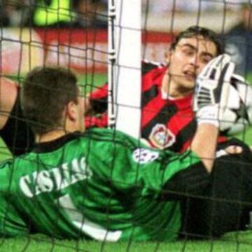 Casillas, ante Berbatov en la Novena.