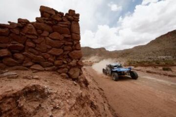 Décima etapa entre Calama y Salta. Antonio Hasbun de Chile y Bryan Garvey de USA del Team Foton.