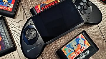 Hyperkin anuncia una consola portátil que funciona con los cartuchos originales de Mega Drive 
