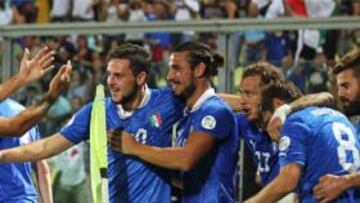 Primera victoria de Italia con un gol al principio y otro al final