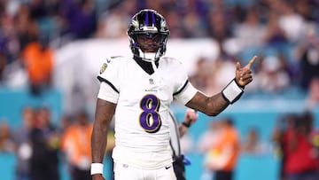 Lamar Jackson came back from a hamstring injury for the Thursday Night matchup against the Miami Dolphins and threw 4 touchdowns in a 28-6 win.