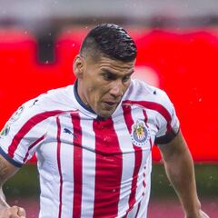 Carlos Salcido se va de Chivas