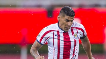 Carlos Salcido se va de Chivas