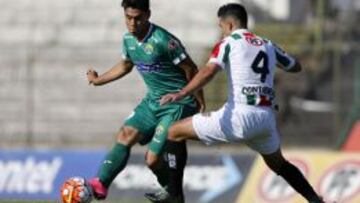 Mora en acci&oacute;n contra Palestino antes de sufrir la lesi&oacute;n.