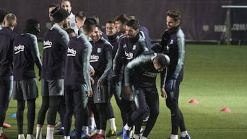 Pasillo a Murillo durante el entrenamiento del Barça.