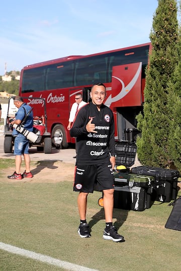 El cariñoso recibimiento que tuvo Bravo en su llegada a la Roja