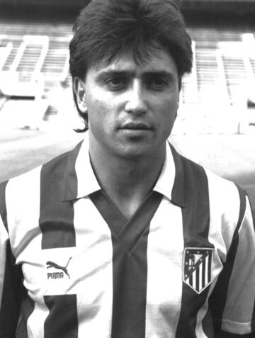 Vistió la camiseta rojiblanca desde 1989 hasta 1993. 