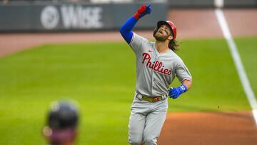 El estelar patrullero homenajeó al fallecido exbasquetbolista con motivo del natalicio de Bryant, quien fue una prominente figura de Philadelphia.