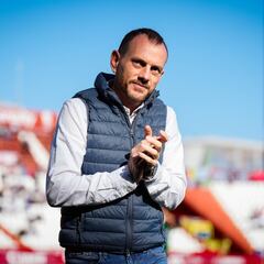 Alberto González: “Buscamos un delantero centro puro”