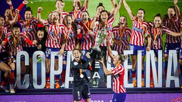 El Atlético de Madrid levanta su segunda Copa de la Reina tras ganar al Real Madrid en la tanda de penaltis.