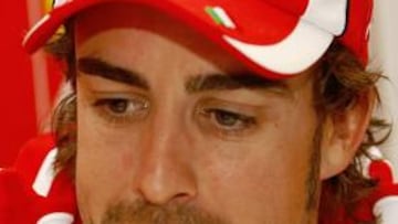 Alonso confiesa sus secretos más personales en la entrevista que le hacen los aficionados.