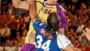 <b>ESTRELLAS. </b>Muratovic supera a Balic.