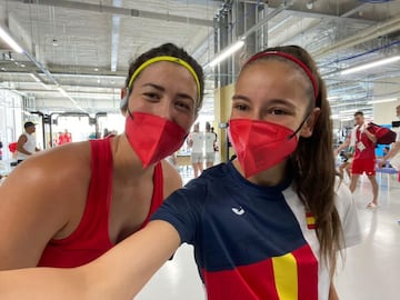 Adriana Cerezo, con Garbiñe Muguruza en la Villa.