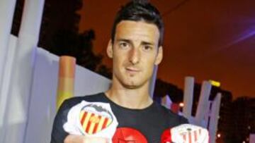 <b>TRES GOLES. </b>Aritz Aduriz se mide a su ex equipo tras anotar dos tantos en Liga y uno en Champions.