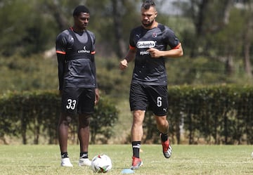 Aldo Bobadilla es el nuevo técnico del Independiente Medellín y hoy dirigió la práctica del equipo que se prepara para el partido ante Once Caldas