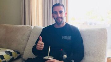 Godín con el mate.