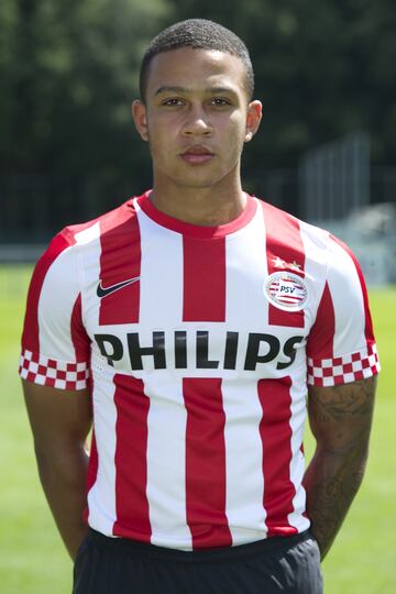 Empezó a jugar al fútbol en el equipo de su localidad, el VV Moordrecht. Con nueve años fichó por el Sparta Rotterdam para tres años después, con doce años, llegar a las categorías inferiores del PSV Eindhoven.