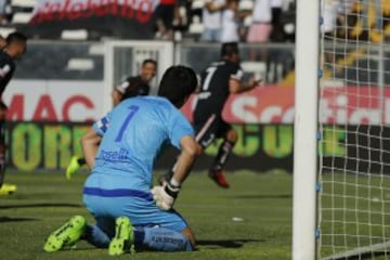 Futbol, Colo Colo vs Universidad Catolica
Quinta fecha, campeonato de Clausura 2016/17
El jugador de Universidad Catolica Cristopher Toselli se lamenta tras el gol de Colo Colo durante el partido de primera division disputado en el estadio Monumental de Santiago, Chile.
04/03/2017
Javier Torres/Photosport*************

Football, Colo Colo vs Universidad Catolica
Fifth date, Clousure Championship 2016/17
Universidad Catolica's player Cristopher Toselli, reacts after the goal of Colo Colo during the first division football match at the Monuemnatl stadium in Santiago, Chile.
04/03/2017
Javier Torres/Photosport