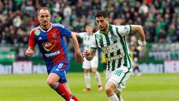 BUDAPEST, HUNGARY - APRIL 2: Angelo Sagal of Ferencvarosi TC competes for the ball with Yevgen Makarenko of MOL Fehervar FC during the Hungarian OTP Bank Liga match between Ferencvarosi TC and MOL Fehervar FC at Groupama Arena on April 2, 2023 in Budapest, Hungary. (Photo by Laszlo Szirtesi/Getty Images)