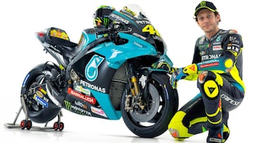 Rossi con su Yamaha del Petronas SRT.