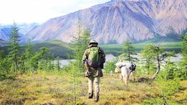 Un hombre se lanzó a caminar por el mundo en 1998 con 400 euros: 27 años después, ha encontrado la mayor lección sobre la felicidad