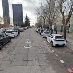 Ni en línea ni en batería: estos son los lugares donde no debes aparcar tu coche si tienes el seguro a terceros