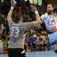 El Teucro y el Cangas se juegan la salvación en tres jornadas