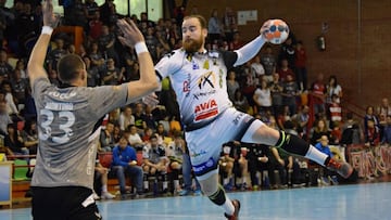 El Teucro y el Cangas se juegan la salvación en tres jornadas