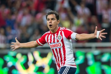 El máximo anotador en la historia de Chivas. El mochiteco dejó la cifra de 160 goles con el rebaño sagrado. Salió del retiro para fichar por los Leones Negros de la UdeG.