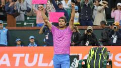 Carlos Alcaraz celebra la victoria contra Jannik Sinner en Indian Wells.