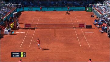 Provocador para el público y poco deportivo con Alcaraz: el feo gesto de Djokovic al final del primer set