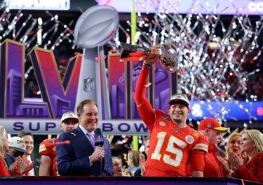 Travis Kelce and Taylor Swift’s Super Bowl winning kiss