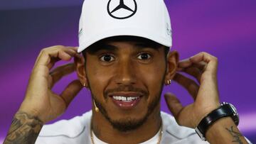 Lewis Hamilton, durante su rueda de prensa en Bahrein.