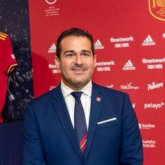 Sin Rocha, Lozano al frente de España