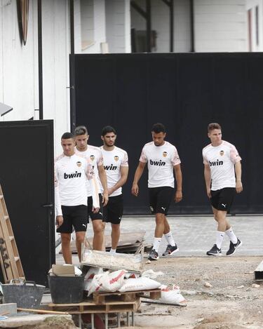 Análisis: El Valencia le 'pone' lema a su crisis: "Es lo que hay"