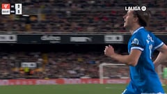 El típico gol que gana Ligas y no sabes bien ni cómo ha sido: el 0-1 de Carreras no tiene desperdicio...