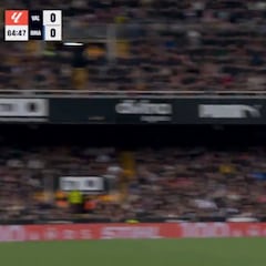 El típico gol que gana Ligas y no sabes bien ni cómo ha sido: el 0-1 de Carreras no tiene desperdicio...
