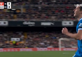 El típico gol que gana Ligas y no sabes bien ni cómo ha sido: vean el 0-1 de Carreras porque no tiene desperdicio