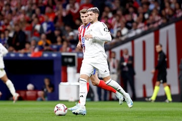 Un derbi siempre es especial, y pese a que ninguno jugó el mejor partido de sus vidas, Fede Valverde supo estar en todo momento y demostró la garra y el coraje que lo ha llevado a triunfar en la capital española. Fue el jugador que más remató a portería, con hasta cuatro remates.