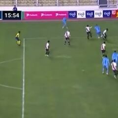 Ronnie Fernández ya no sólo es goleador en Bolivia: esto que hace en el área es una auténtica locura