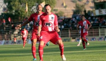 Mario Berríos continuó en Palestino hasta el 2005. Pasó por el extranjero en Belgrado de Serbia y Perak de Malasia. Desde el 2010 está en Unión La Calera.