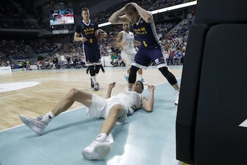 Jaycee Carroll cayó de espaldas tras una dura falta de Rafa Luz.