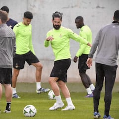 Isco vuelve al grupo