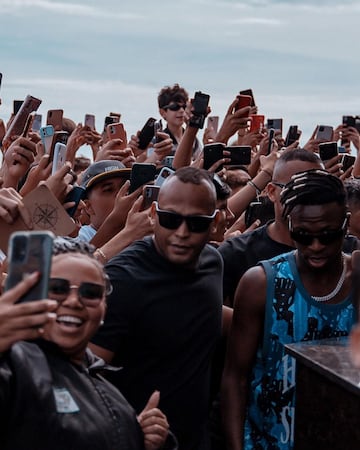 Los jugadores del Real Madrid, Vinicius Júnior, Eduardo Camavinga y  Rodrygo Goes, han disfrutado de unos días de vacaciones en el país sudamericano. El centrocampista francés, uno más entre los brasileños.