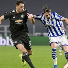 Carlos Fernández intenta llegar a Old Trafford