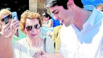 10:30H. Autógrafos en la clínica y rumbo al estadio